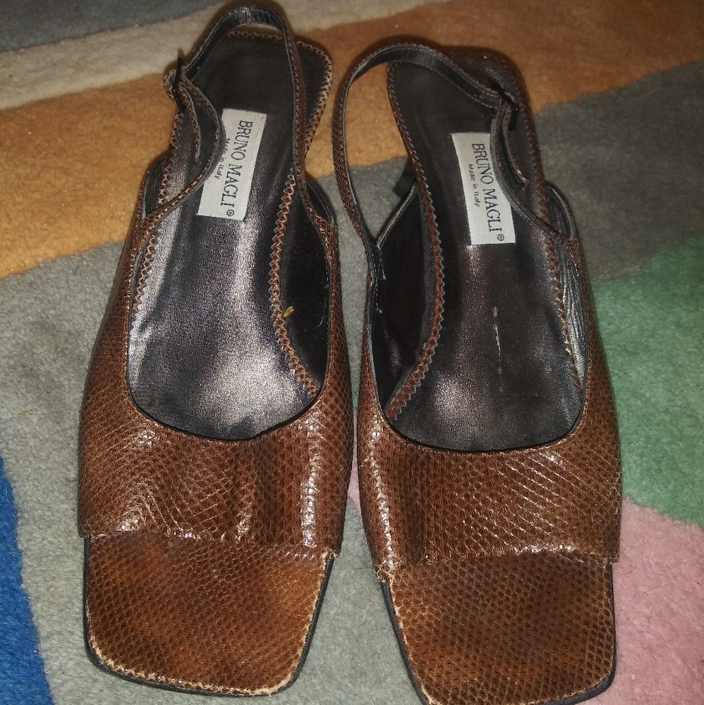 Lightly used Bruno Magli Italian Brown Leather Dress Shoes (Size 7.5)